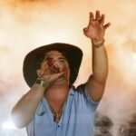 Natanzinho Lima agita multidão na segunda noite de shows na Avenida 22 de Maio