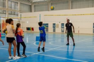 Novas turmas do Projeto Viva Vôlei iniciam aulas no Ginásio Esportivo de Itaboraí