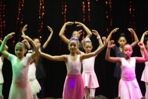 Projeto de ballet emociona mães em apresentação especial na Estação Cidadania (3)