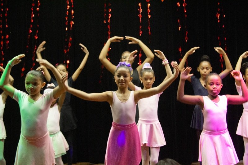 Projeto de ballet emociona mães em apresentação especial na Estação Cidadania (3)