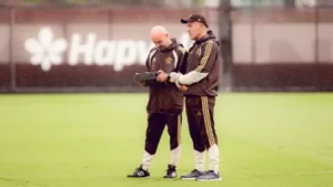 leonardo-jardim-treino-flamengo-1-860x484