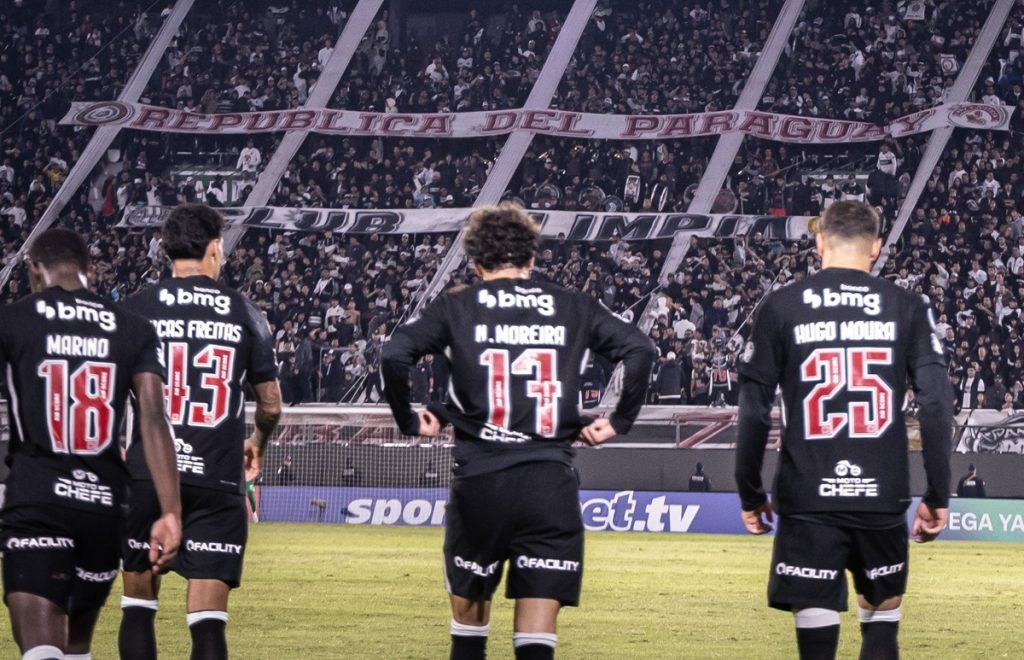 marino-hinestroza-lucas-freitas-nuno-moreira-hugo-moura-olimpia-x-vasco-sul-americana-2026-2-1024x660