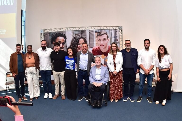 Bira Marques,Claudia Almeida,Binho Guimarães, João Pedro Boechat, Bianca Borges, prefeito Rodrigo Neves, Antônio Claudio, Marcele Sardinha, vereadores Anderson Pipico, Morett e Luísa Muller