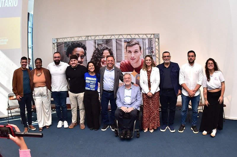 Bira Marques,Claudia Almeida,Binho Guimarães, João Pedro Boechat, Bianca Borges, prefeito Rodrigo Neves, Antônio Claudio, Marcele Sardinha, vereadores Anderson Pipico, Morett e Luísa Muller