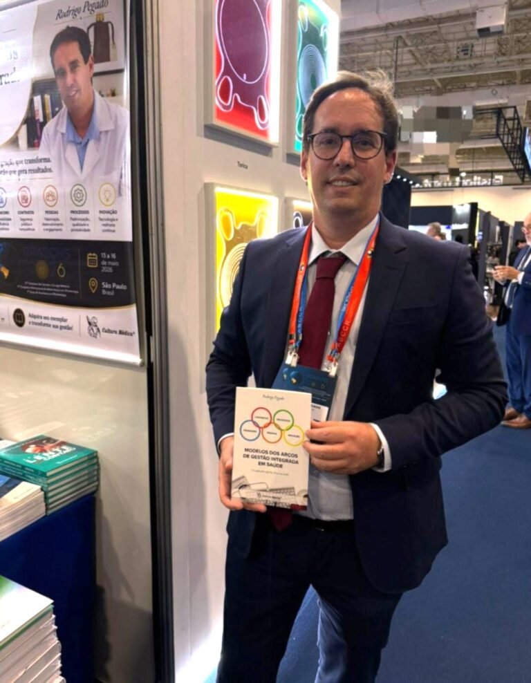 Dr_Rodrigo_Pegado_em_lancamento_do_livro_em_SP