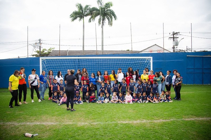 Alunos da rede municipal vivenciam experiência no Estádio Alzirão durante visita pedagógica (2)