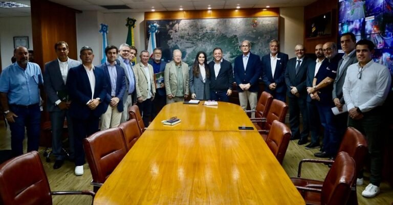 Em encontro com segmentos da economia azul, prefeito Rodrigo Neves anunciou uma nova etapa da obra de dragagem do Canal de São Lourenço (3)