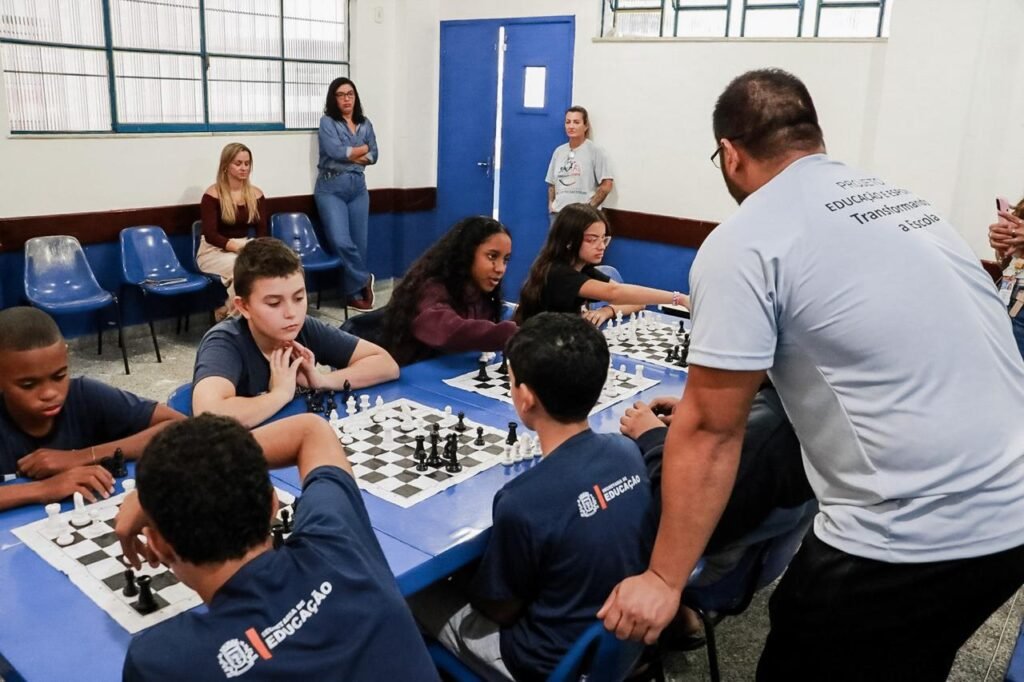 Projeto Educação e Esporte Transformando a Escola oferece aulas de xadrez para alunos da rede municipal (3)