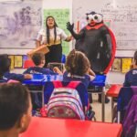 Sala de aula com Aninha e as crianças