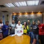 rodrigo_neves_recebe_entregadores