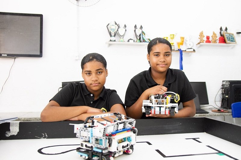 As irmãs Brenda e Sophia Correia, da equipe JB Discovery