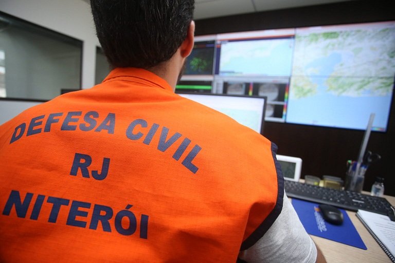 Foto-do-sistema-inteligente-da-Defesa-Civil-INTELIGENCIA-ARTIFICIAL-DEFESA-CIVIL-02-1536x1024