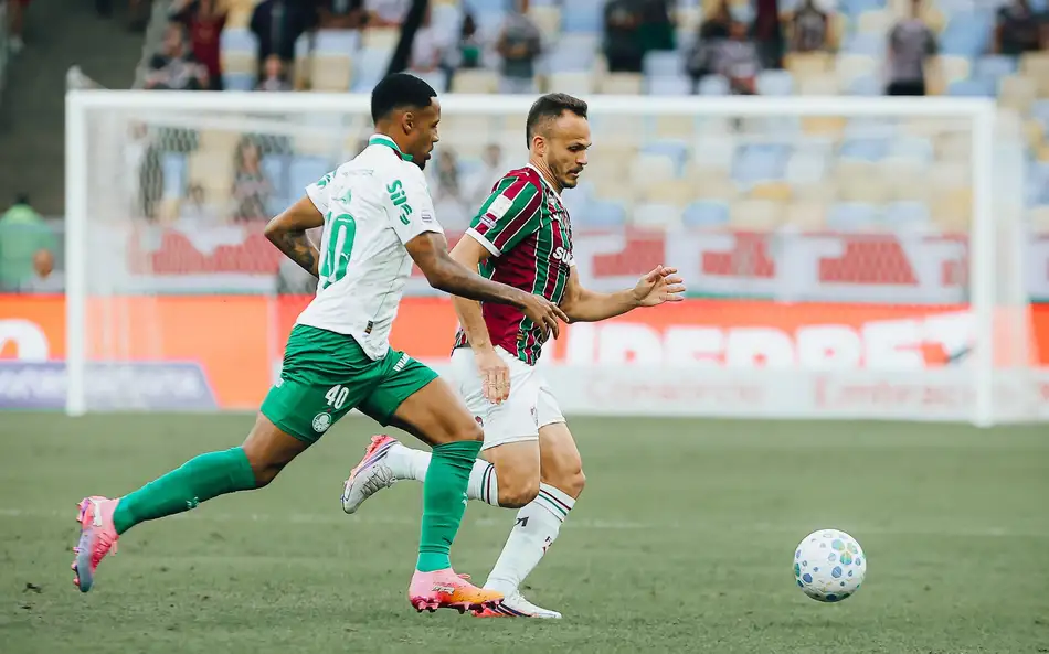 Rene-em-acao-durante-Fluminense-x-Palmeiras-aspect-ratio-512-320