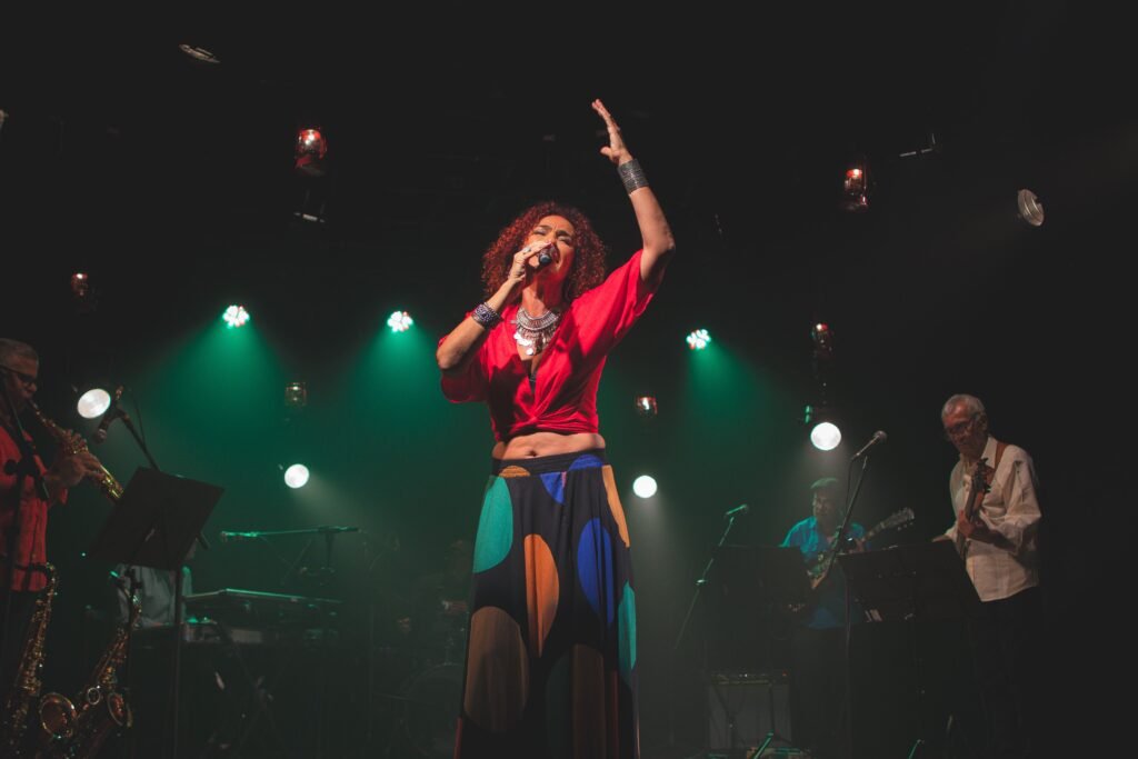 andrea montezuma_show_foto de lucas lussac_04_compressed (1).jpg