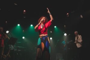 andrea montezuma_show_foto de lucas lussac_04_compressed (1).jpg