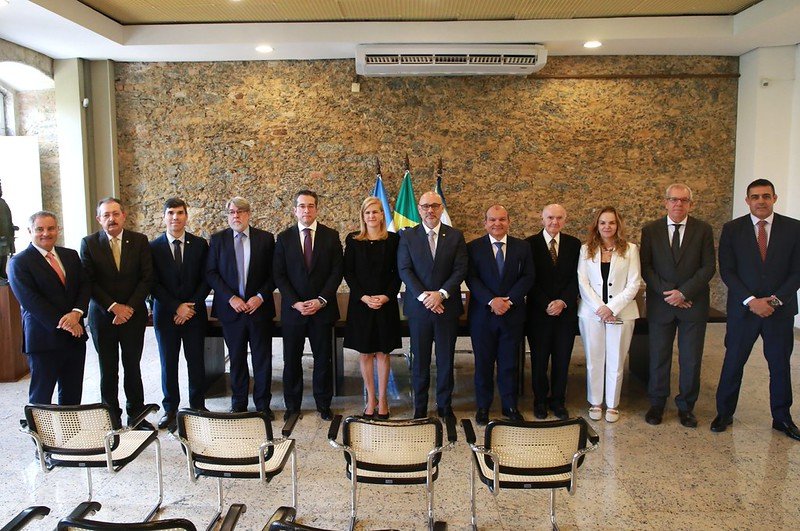 oabrj_e_tce-rj_firmam_parceria_voltada_a_qualificacao_dos_profissionais_do_direito_e_inauguram_nova_sala_da_advocacia_na_sede_do_tribunal_19_2