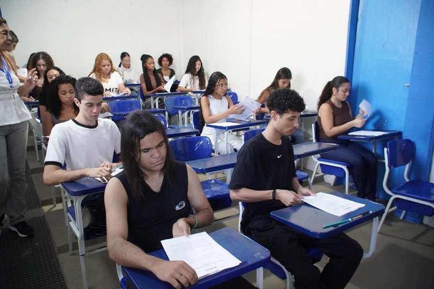 Espaço Universitário realiza simulado do Enem para preparar alunos para o exame
