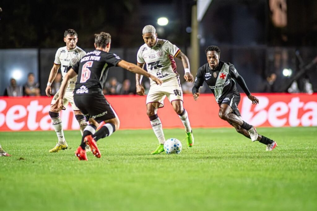 emmiliano_martinez_marinho_lucas_piton_andres_gomez_vasco_x_vitoria_sao_januario_copa_do_brasil_2026-573228