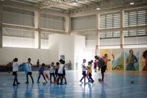 Itaboraí oferece aulas gratuitas de futsal para crianças no Ginásio Esportiv