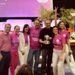 Luiz Roberto comemora com profissionais da Oncomed